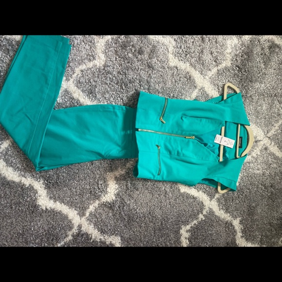 SOLD NWT- bebe Deep V Vest Sz. 00 - Picture 4 of 4